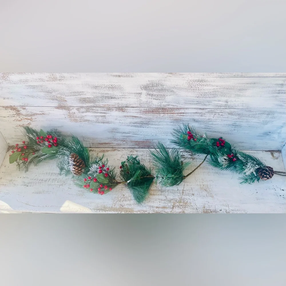 Snowy Long Needle Pine & Berry Garland 5 ft